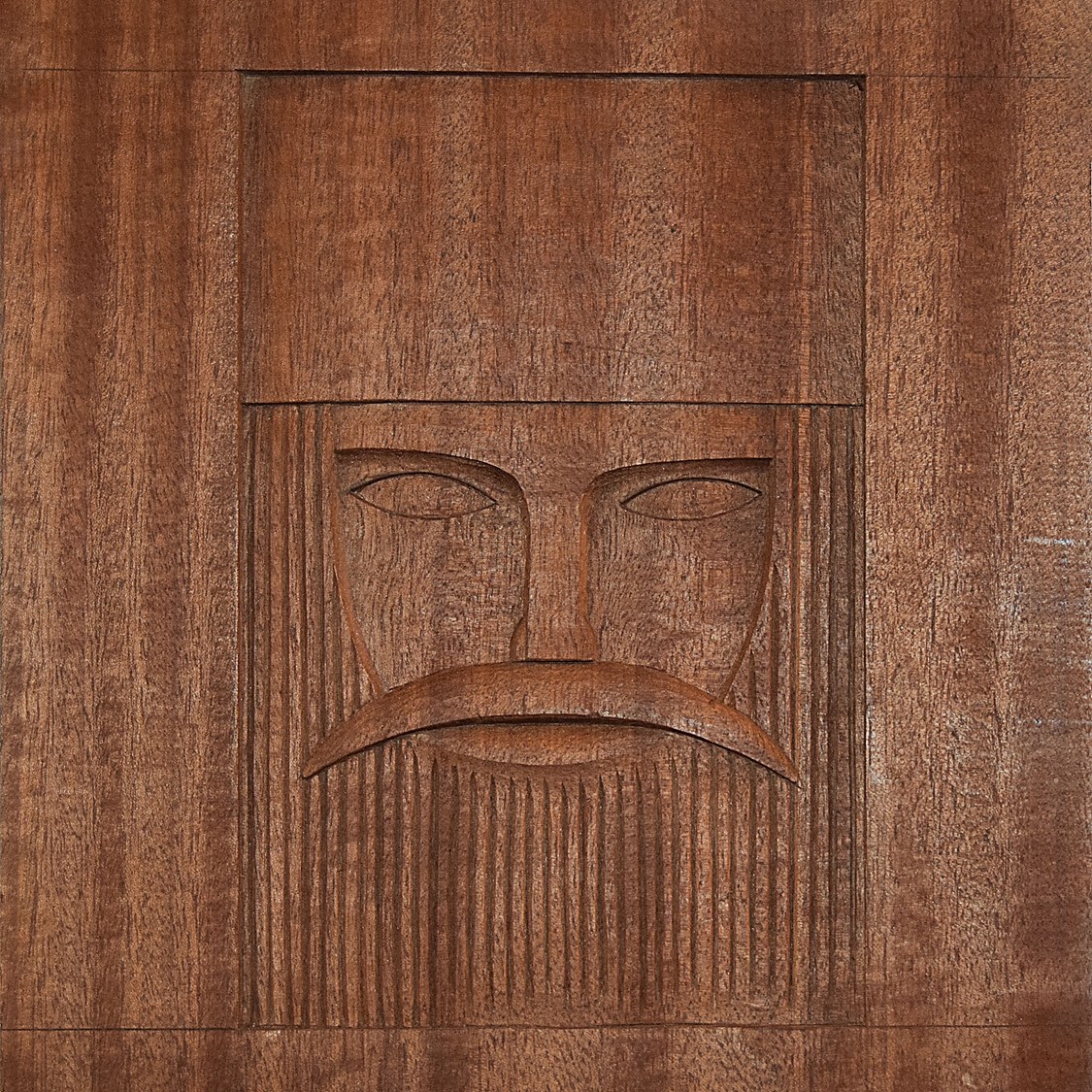 image of a carving in wood representing the head of a king