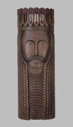 image of a carving in wood presenting a king-warrior