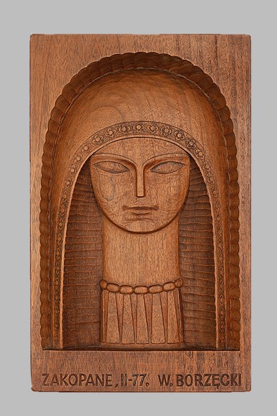 image of a carving in walnut wood representing a lady
