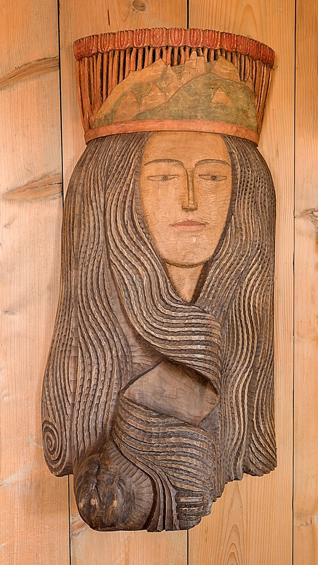 image of a sculpture in wood from the Queen of the Pieniny Mountains series