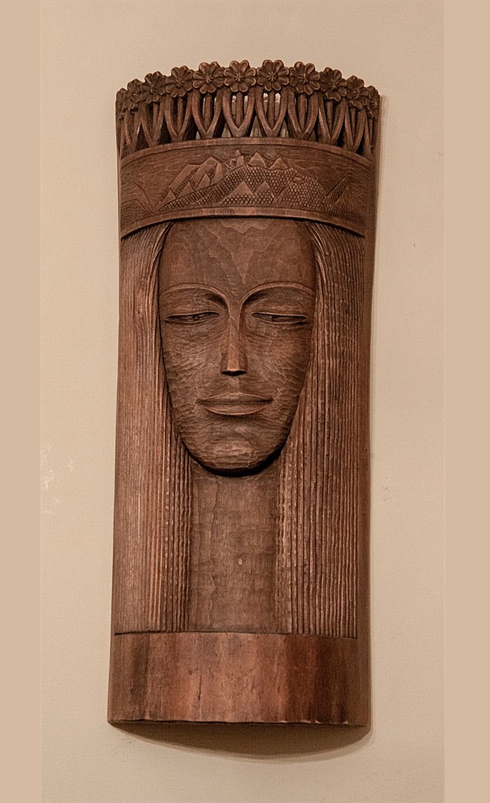 image of a sculpture in wood from the Queen of the Pieniny Mountains series