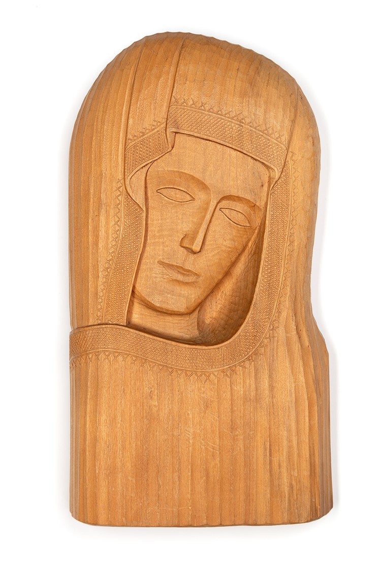 image of a sculpture in wood presenting Madonna