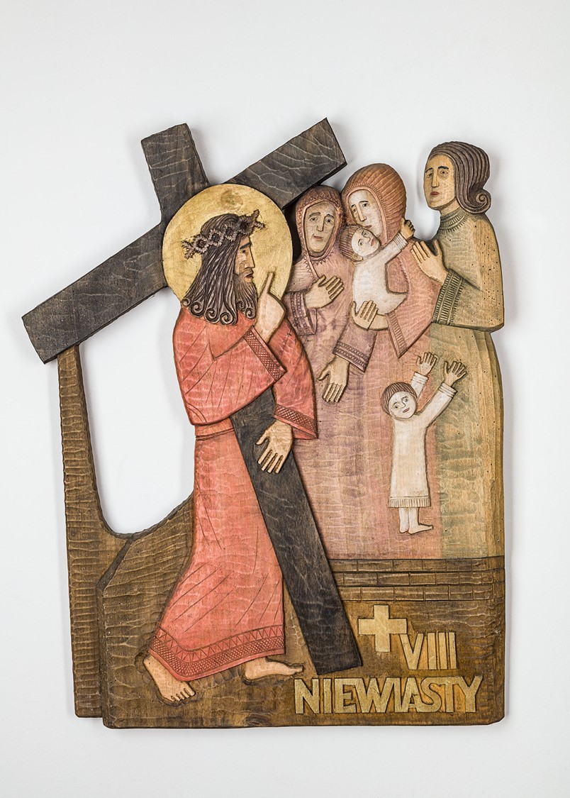 image of a bas relief carved in wood presenting Jesus meeting the women of Jerusalem
