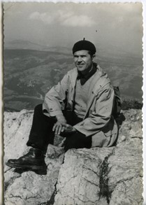 Picture of Władysław Borzęcki sitting on a rock in the mountains